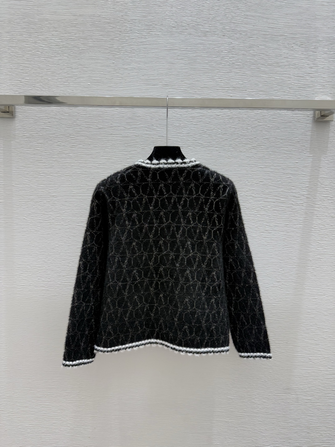 🆕VA家🆕 早秋新款 撞色花边圆领针织长袖开衫颜色：粉色 黑色尺码：36.38.40👉