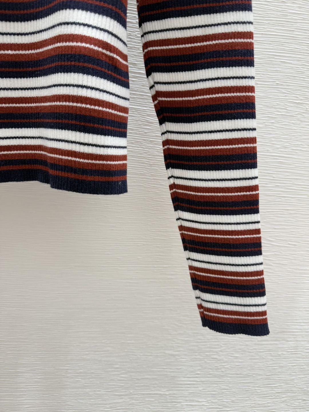 🆕M家🆕 早秋新款 撞色条纹圆领针织长袖颜色：宝蓝尺码：36.38.40👉