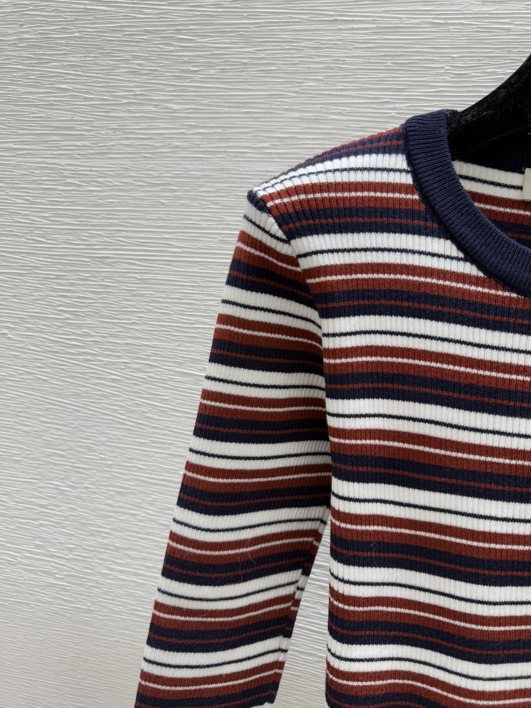 🆕M家🆕 早秋新款 撞色条纹圆领针织长袖颜色：宝蓝尺码：36.38.40👉