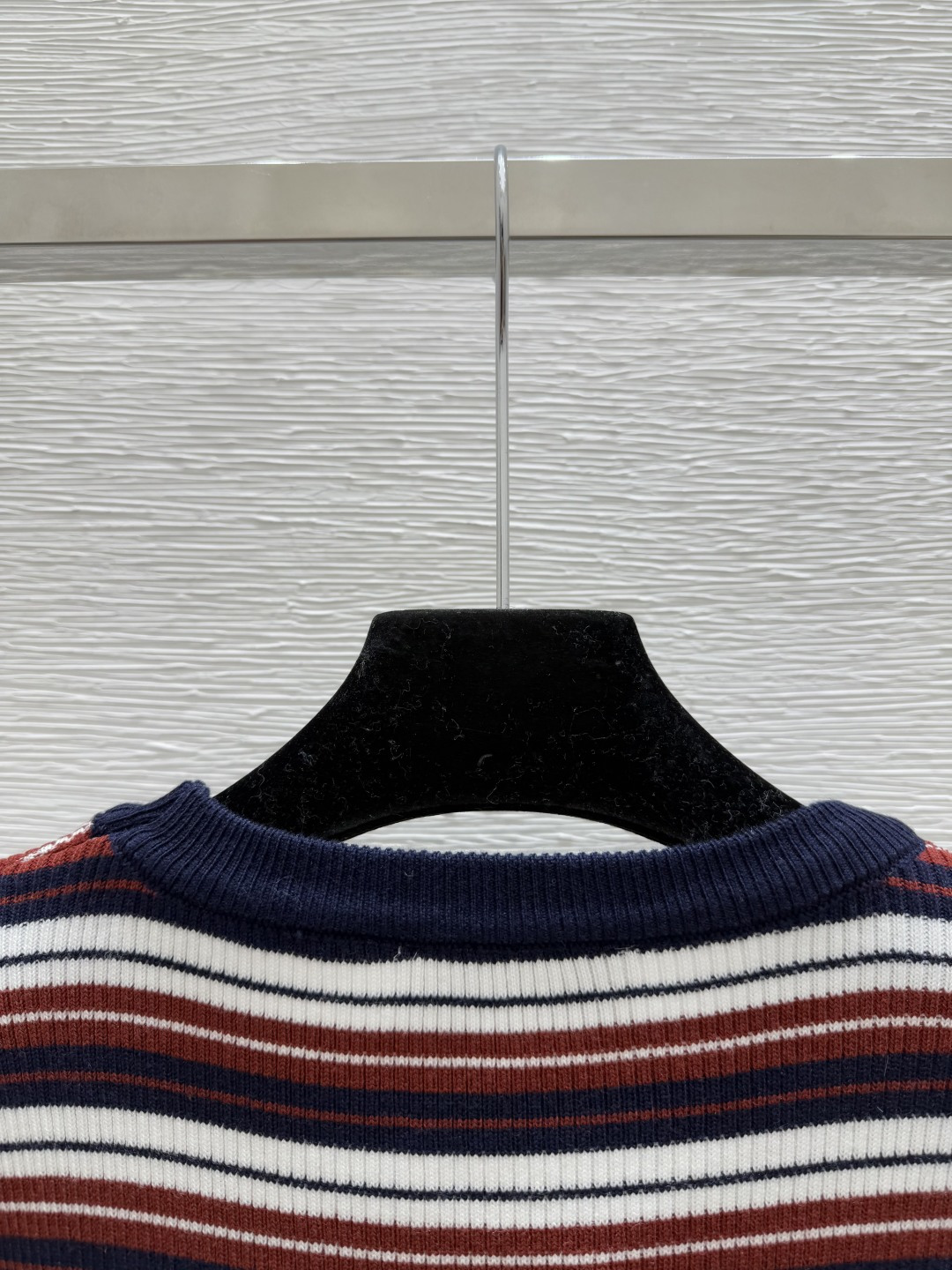 🆕M家🆕 早秋新款 撞色条纹圆领针织长袖颜色：宝蓝尺码：36.38.40👉