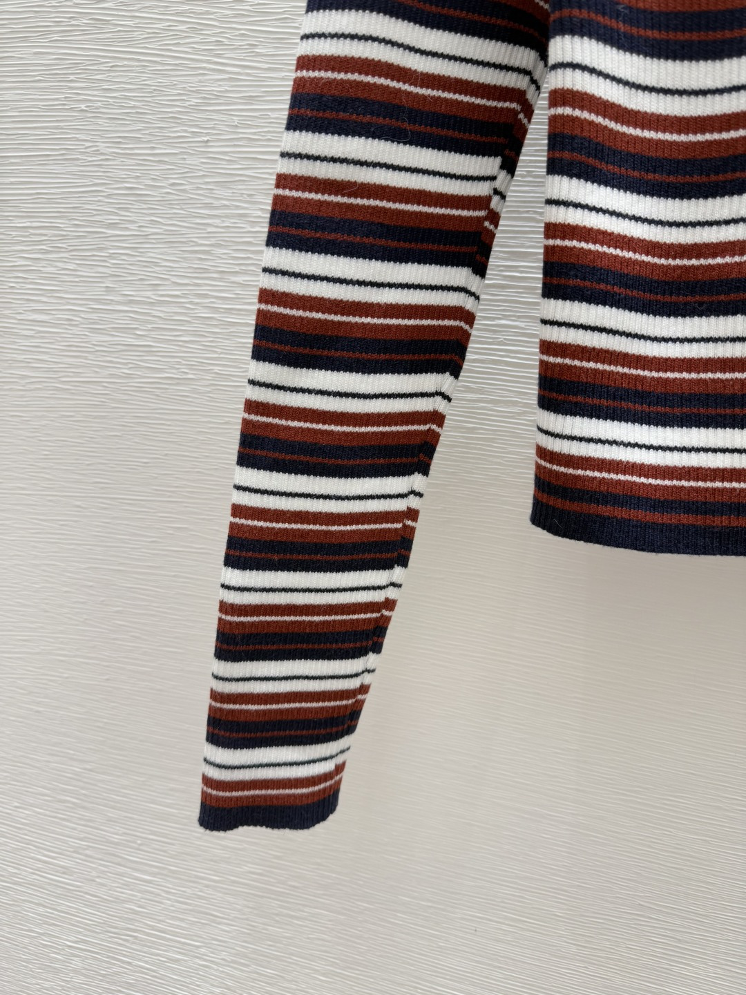 🆕M家🆕 早秋新款 撞色条纹圆领针织长袖颜色：宝蓝尺码：36.38.40👉