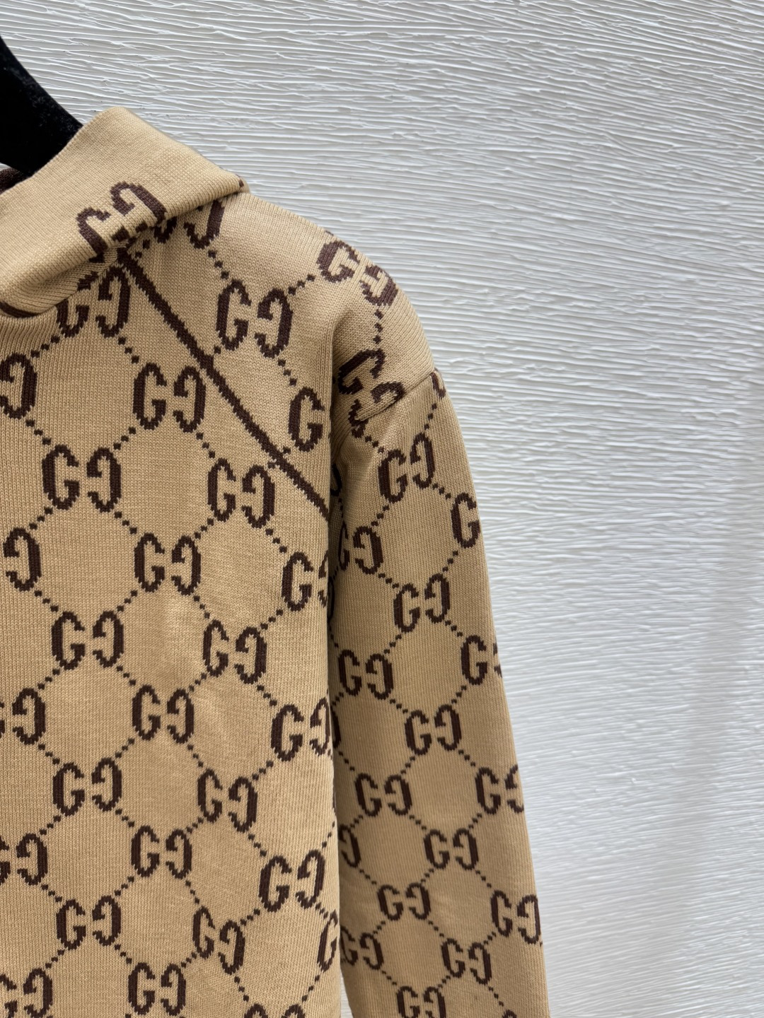 🆕G家🆕 早秋新款 连帽老花字母针织长袖开衫颜色：卡其尺码：36.38.40👉