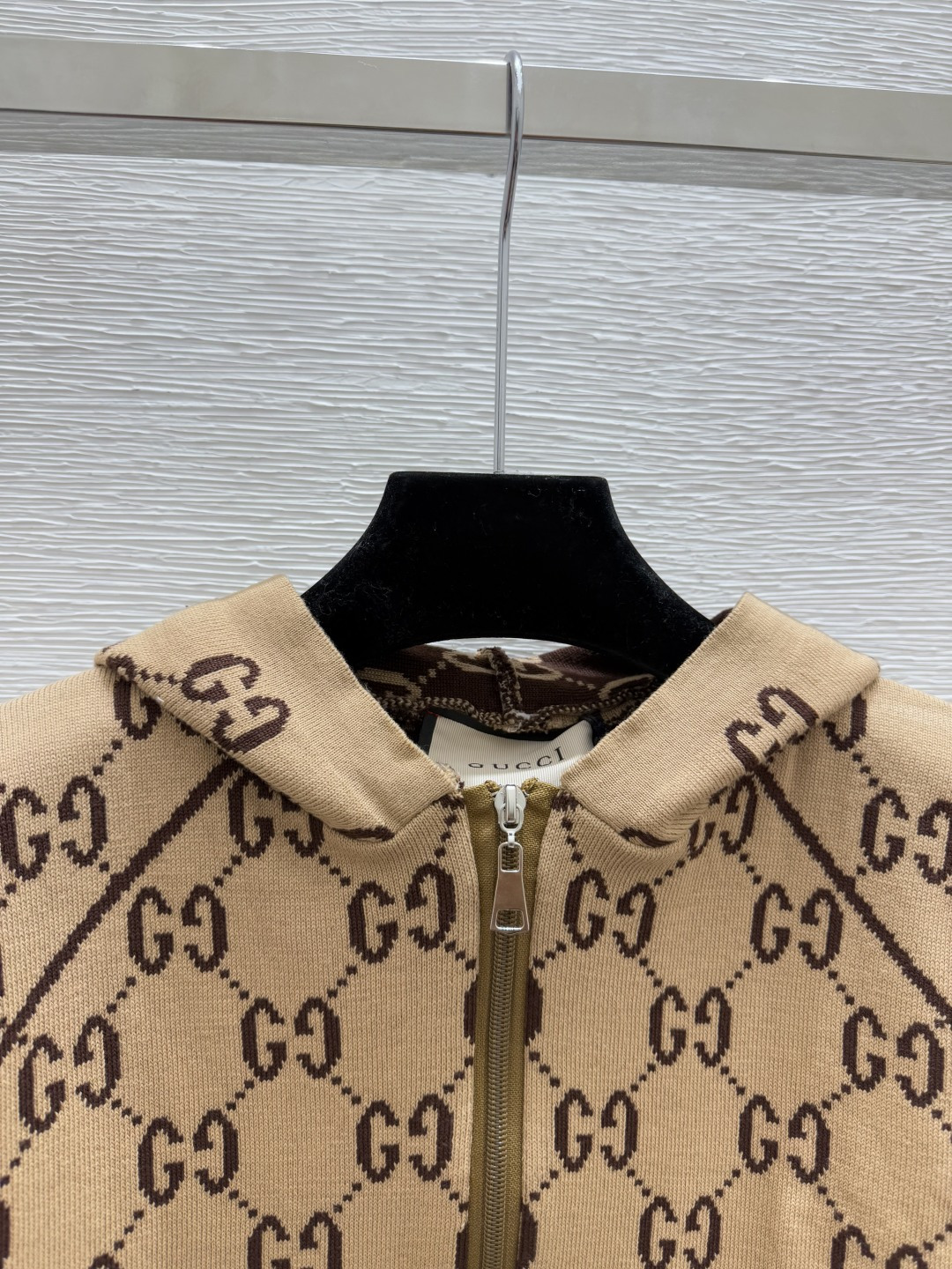 🆕G家🆕 早秋新款 连帽老花字母针织长袖开衫颜色：卡其尺码：36.38.40👉