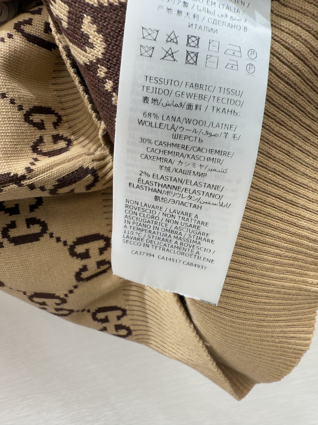 🆕G家🆕 早秋新款 连帽老花字母针织长袖开衫颜色：卡其尺码：36.38.40👉