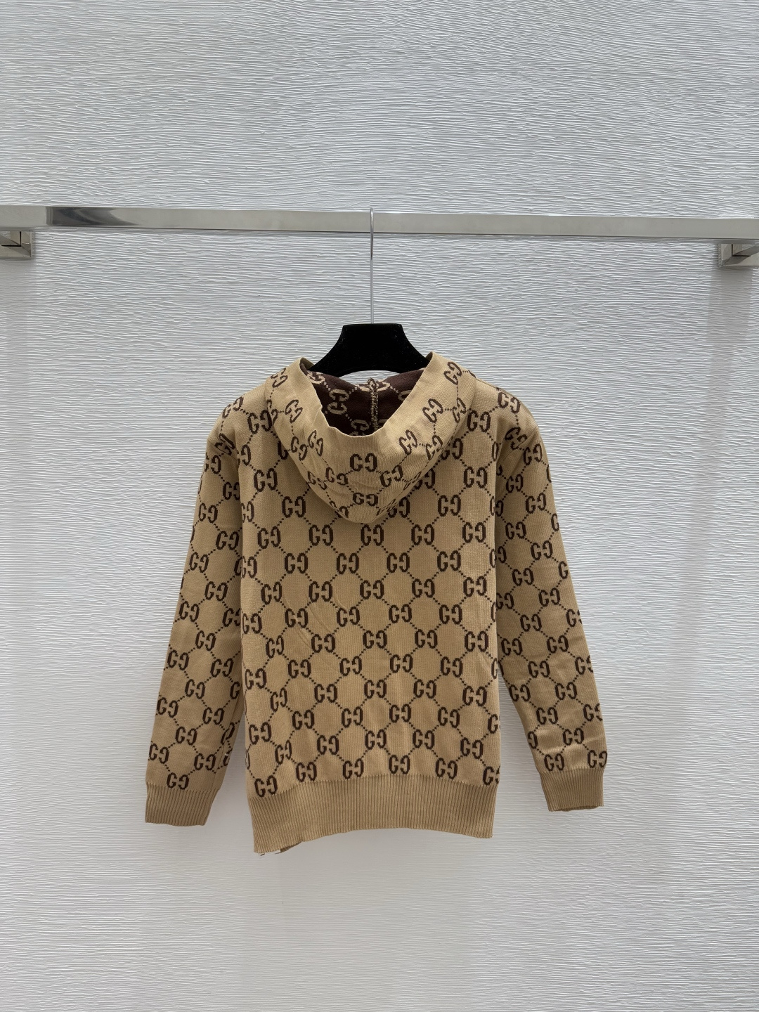 🆕G家🆕 早秋新款 连帽老花字母针织长袖开衫颜色：卡其尺码：36.38.40👉