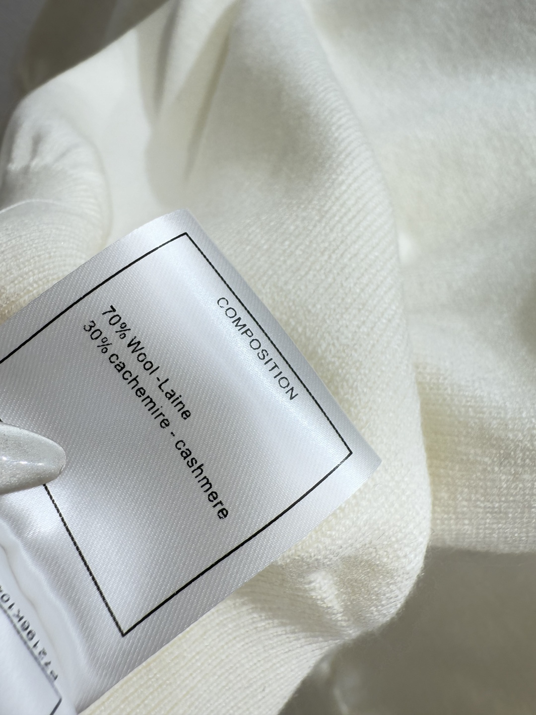 🆕CH家🆕 早秋新款 撞色菱格圆领针织长袖颜色：白色 咖啡尺码：36.38.40👉