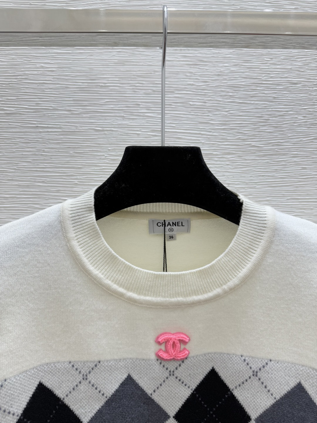 🆕CH家🆕 早秋新款 撞色菱格圆领针织长袖颜色：白色 咖啡尺码：36.38.40👉