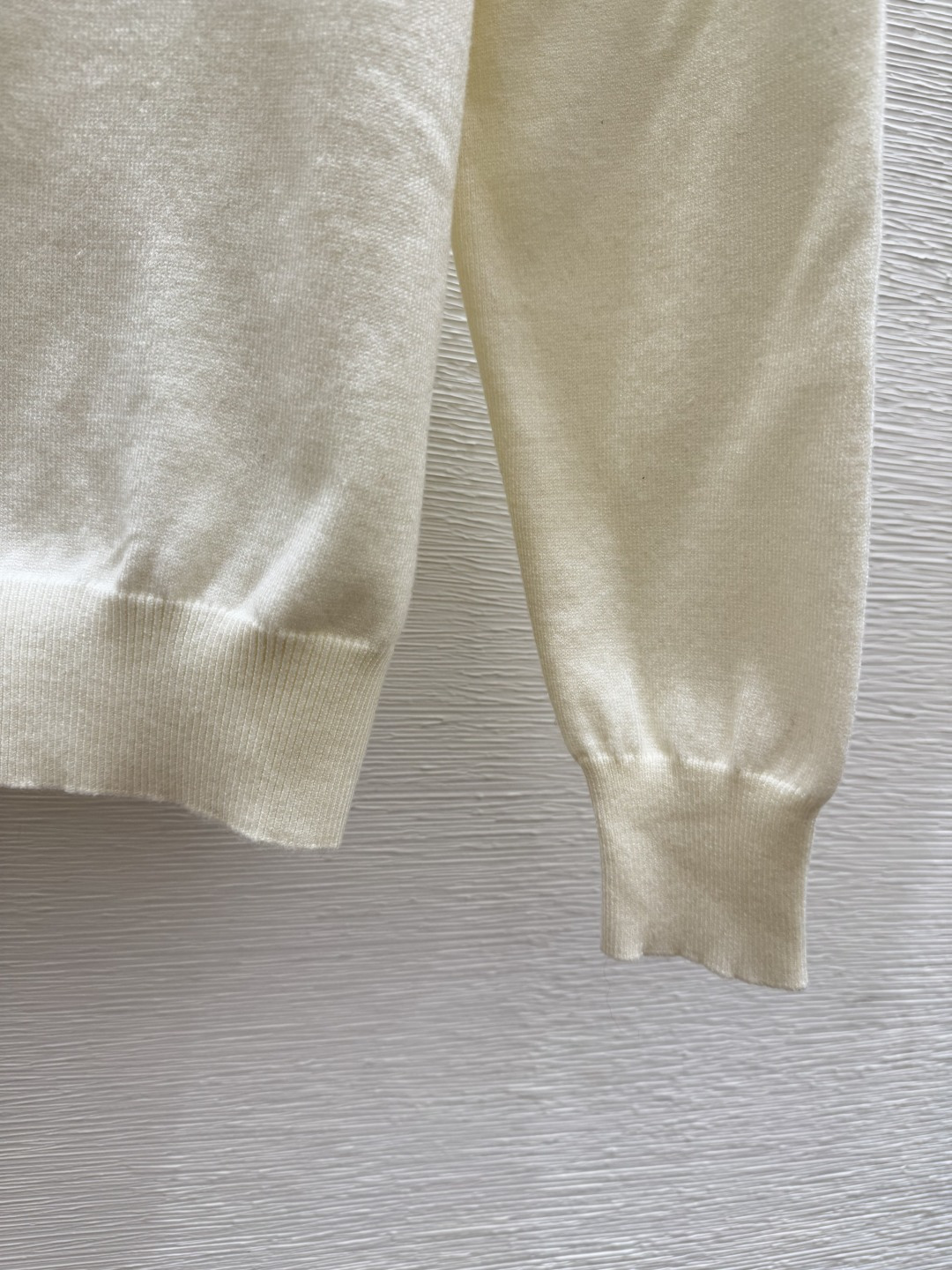 🆕CH家🆕 早秋新款 撞色菱格圆领针织长袖颜色：白色 咖啡尺码：36.38.40👉