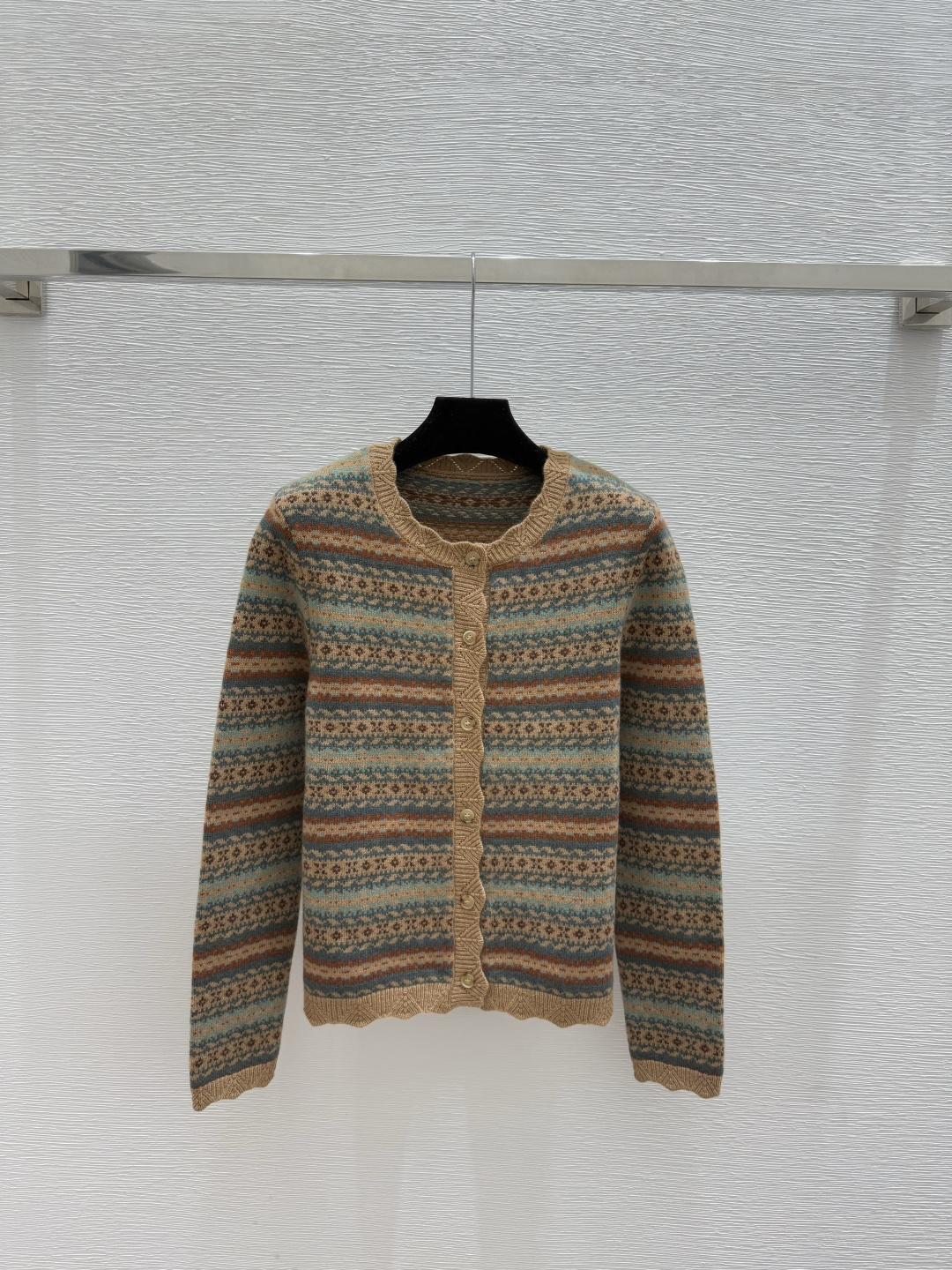 NO:587810,LP home early autumn new style contrasting color lace round neck knitted long-sleeved cardigan color coffee size 36.38.40, loro piana, alexander wang19860909LP家 早秋新款 撞色花边圆领针织长袖开衫 颜色咖啡 尺码36.38.40,,loro piana,alexander wang,Women's clothing