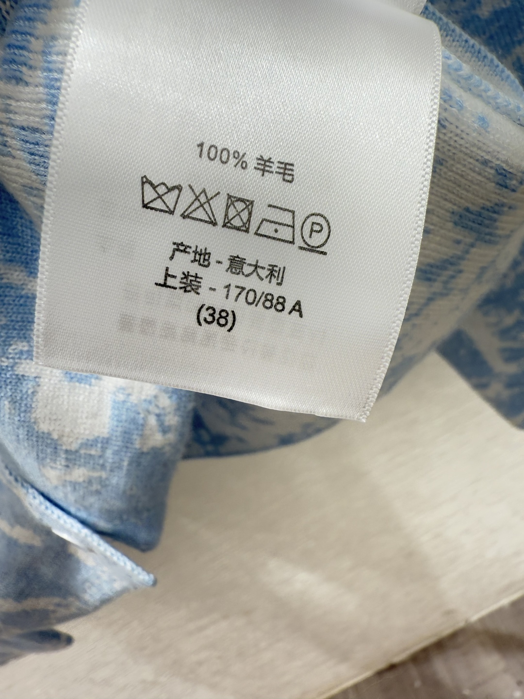 🆕D家🆕 早秋新款 撞色字母提花圆领针织长袖开衫颜色：绿色尺码：36.38.40👉