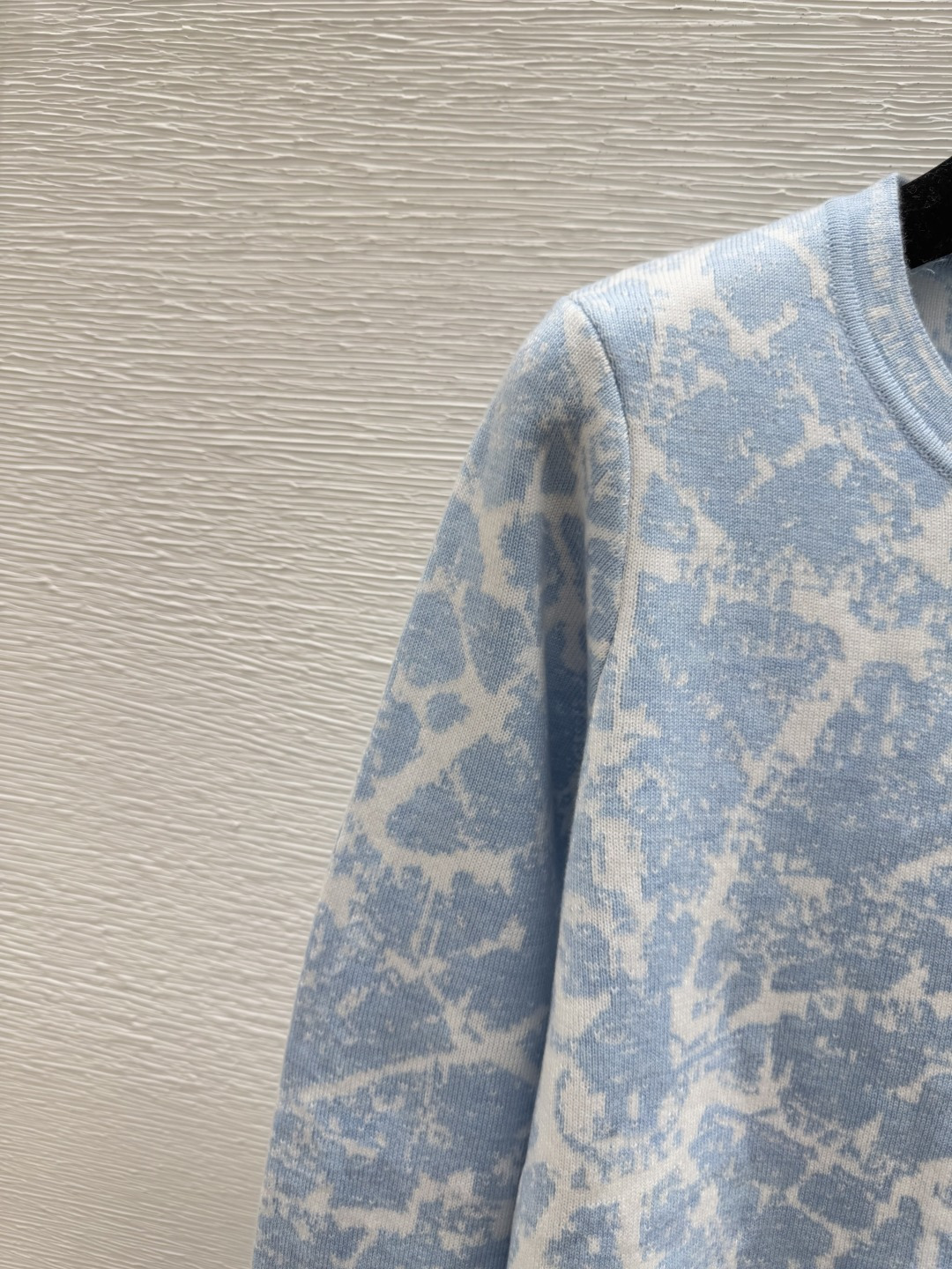 🆕D家🆕 早秋新款 撞色字母提花圆领针织长袖开衫颜色：绿色尺码：36.38.40👉