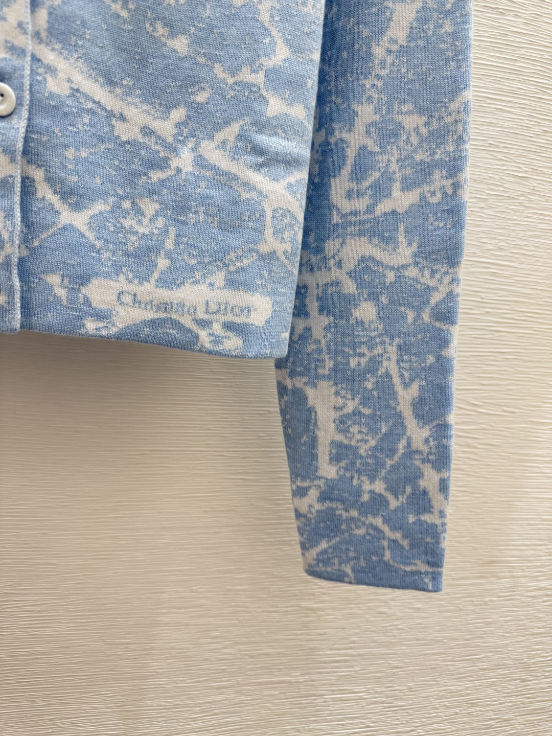 🆕D家🆕 早秋新款 撞色字母提花圆领针织长袖开衫颜色：绿色尺码：36.38.40👉