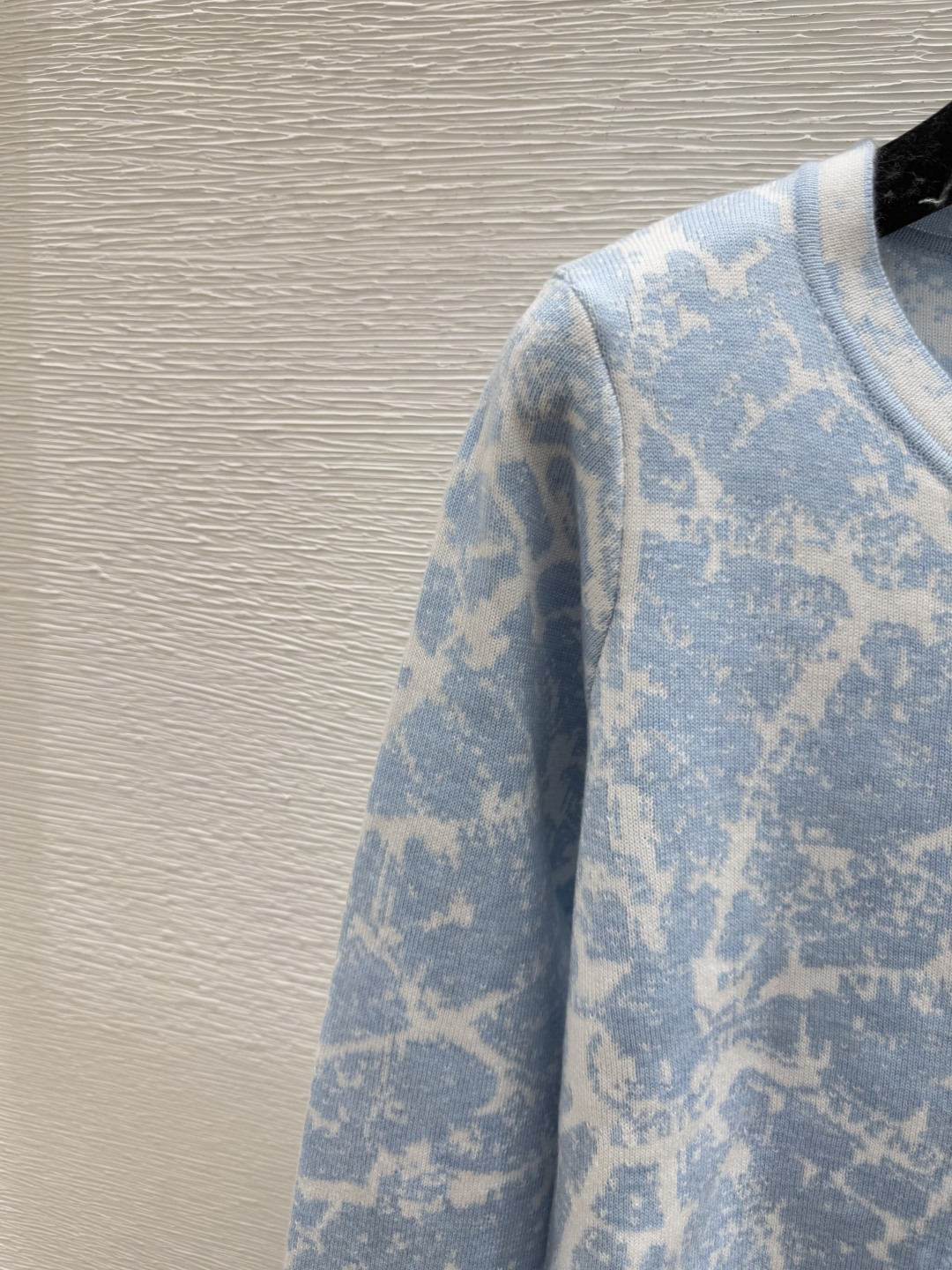 🆕D家🆕 早秋新款 撞色字母提花圆领针织长袖颜色：蓝色尺码：36.38.40👉