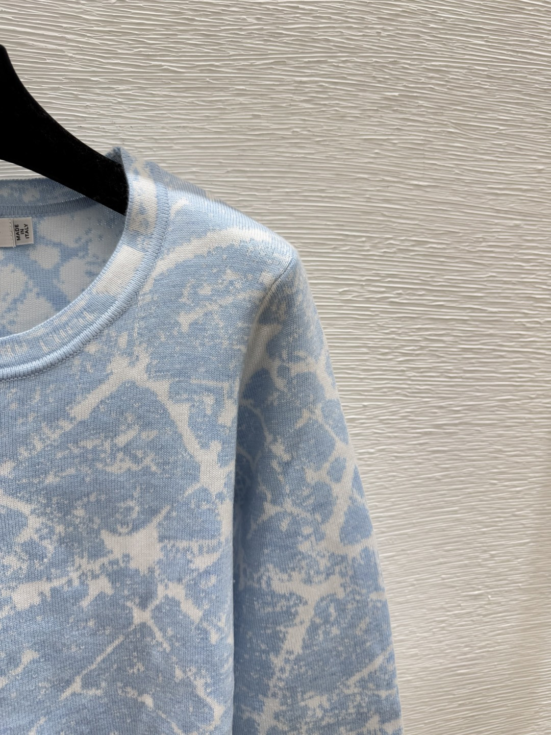 🆕D家🆕 早秋新款 撞色字母提花圆领针织长袖颜色：蓝色尺码：36.38.40👉