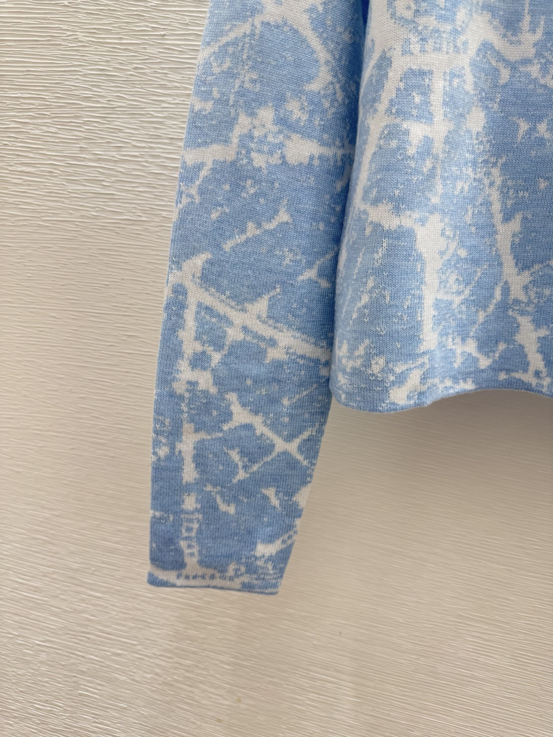 🆕D家🆕 早秋新款 撞色字母提花圆领针织长袖颜色：蓝色尺码：36.38.40👉