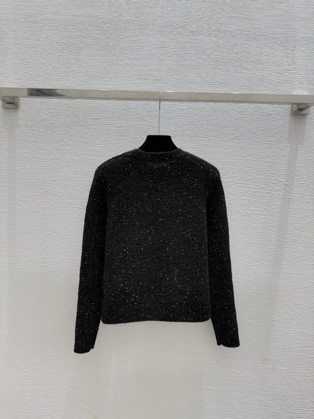 🆕CH家🆕 早秋新款 撞色山茶花圆领针织长袖颜色：粉色 黑色尺码：36.38.40👉