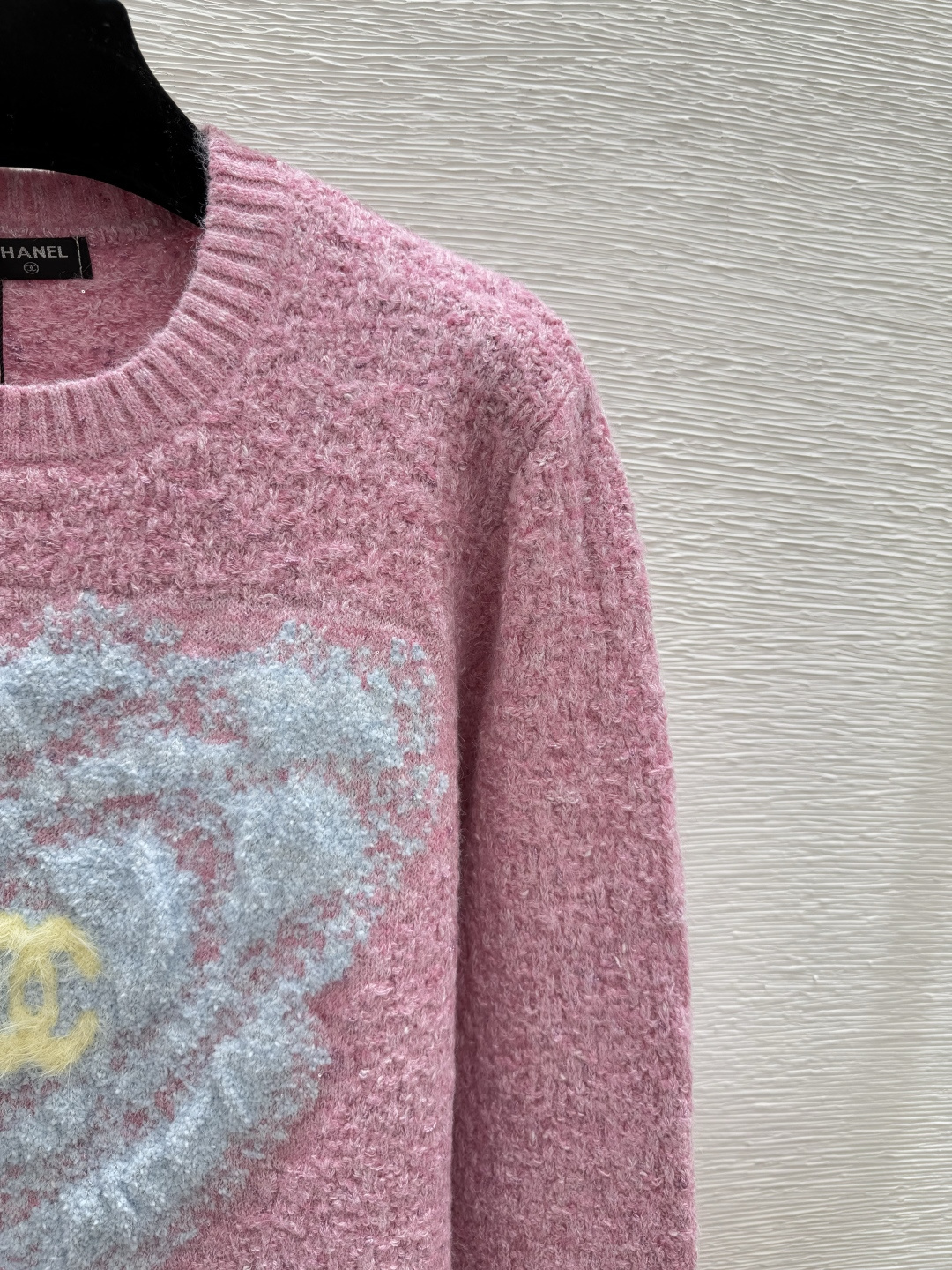 🆕CH家🆕 早秋新款 撞色山茶花圆领针织长袖颜色：粉色 黑色尺码：36.38.40👉