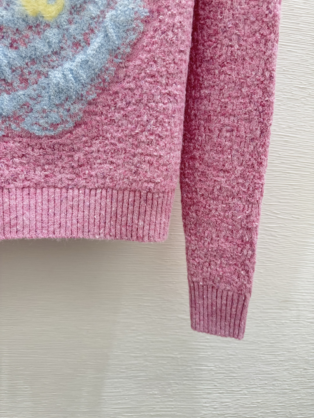 🆕CH家🆕 早秋新款 撞色山茶花圆领针织长袖颜色：粉色 黑色尺码：36.38.40👉