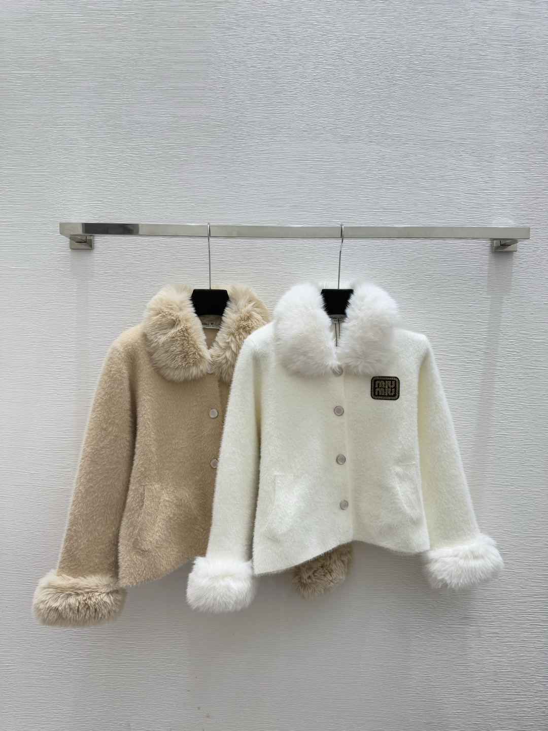 NO:587972,M family early autumn new style solid color feathered hooded knitted long-sleeved cardigan color white khaki size 36.38.40,,hats,alexander wang19860909M家 早秋新款 纯色羽饰连帽针织长袖开衫 颜色白色 卡其 尺码36.38.40,,hats,alexander wang,Women's clothing