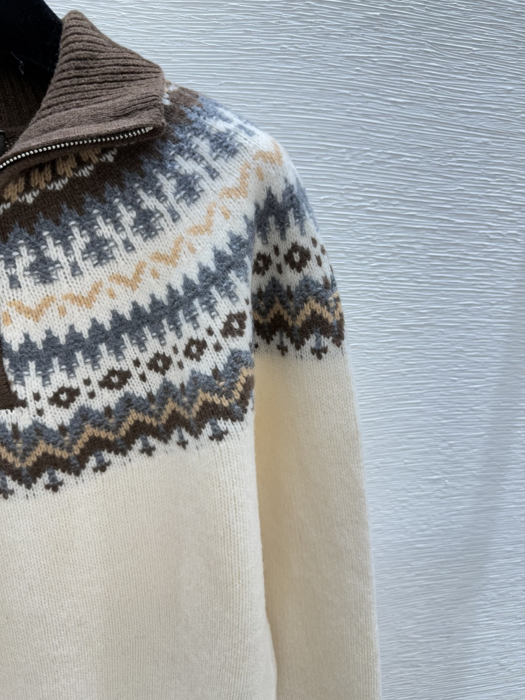 🆕LP家🆕 早秋新款 撞色菱格翻领针织长袖颜色：杏色 灰色 红色尺码：36.38.40👉