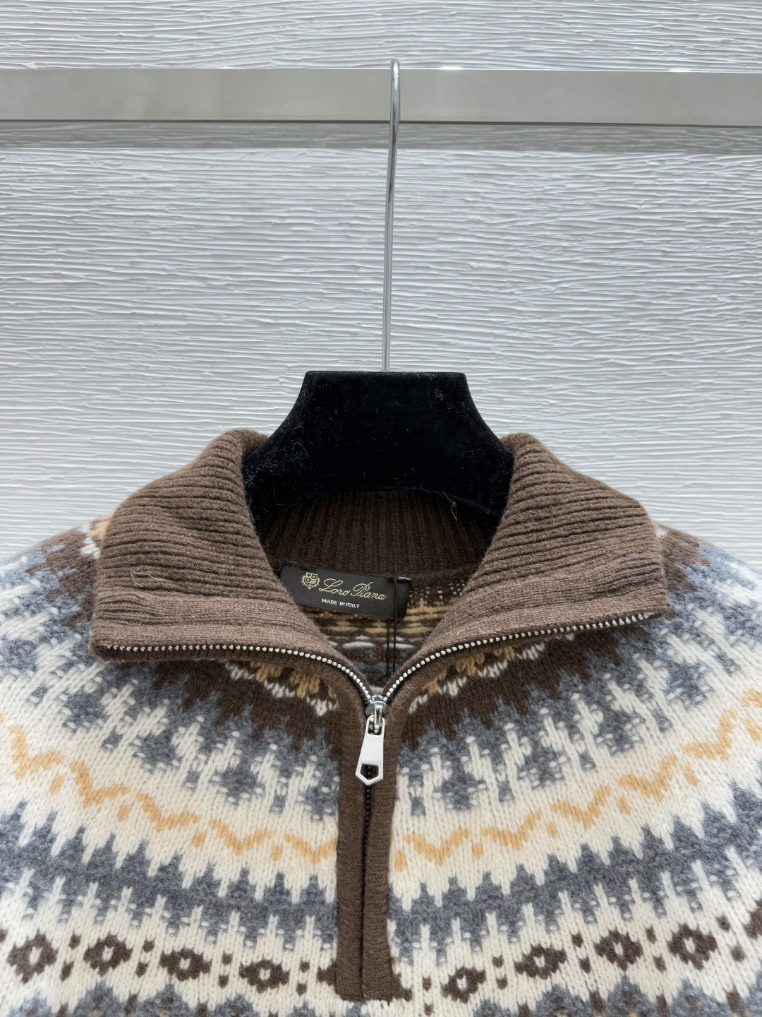 🆕LP家🆕 早秋新款 撞色菱格翻领针织长袖颜色：杏色 灰色 红色尺码：36.38.40👉