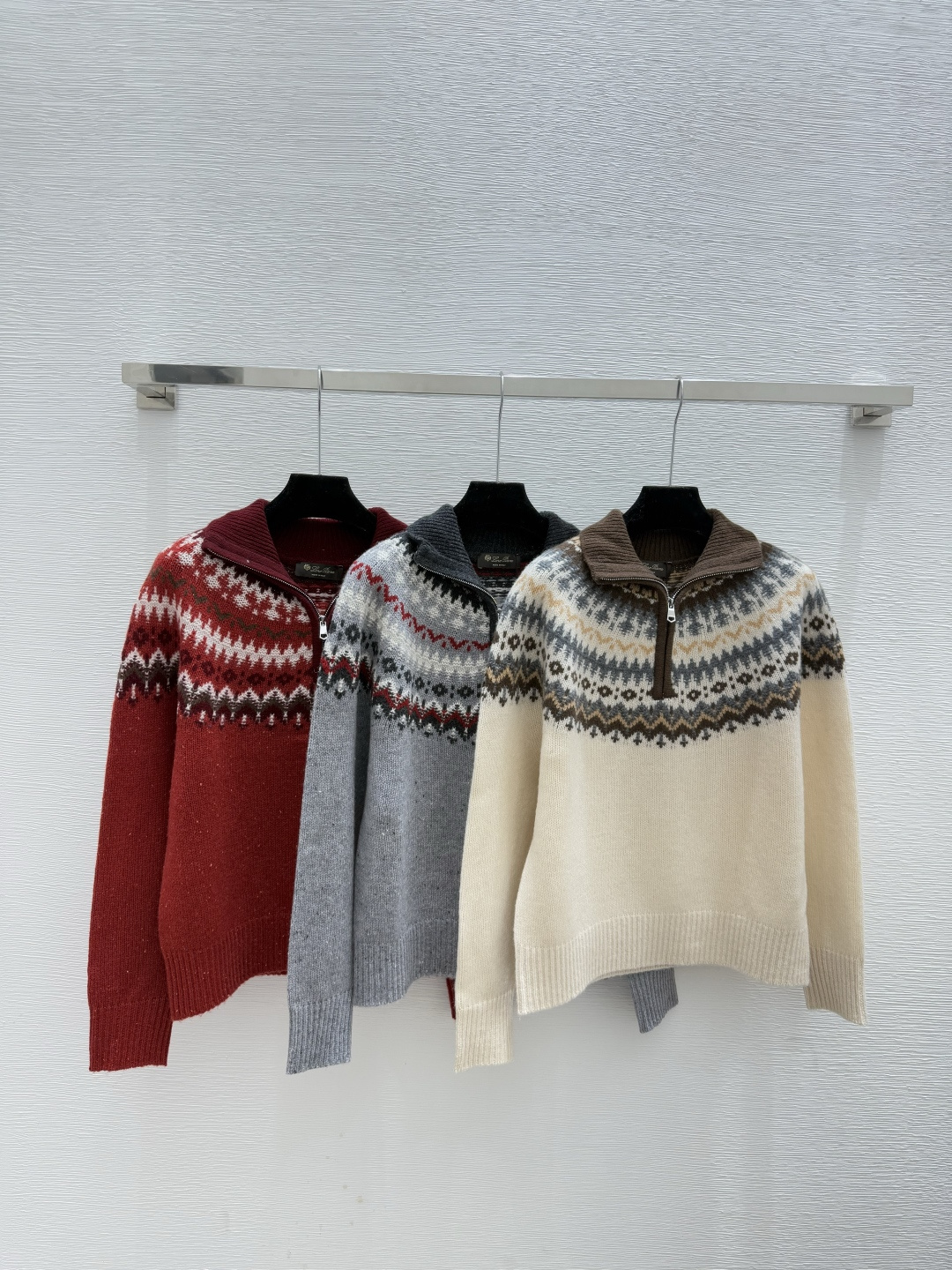 🆕LP家🆕 早秋新款 撞色菱格翻领针织长袖颜色：杏色 灰色 红色尺码：36.38.40👉