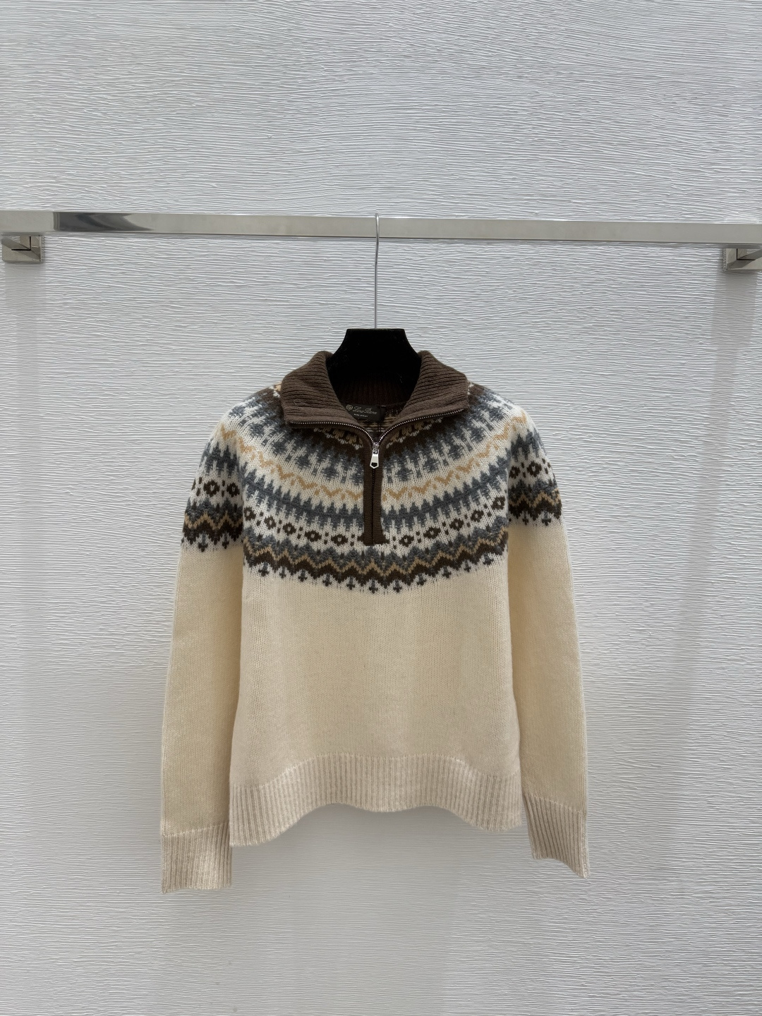 🆕LP家🆕 早秋新款 撞色菱格翻领针织长袖颜色：杏色 灰色 红色尺码：36.38.40👉