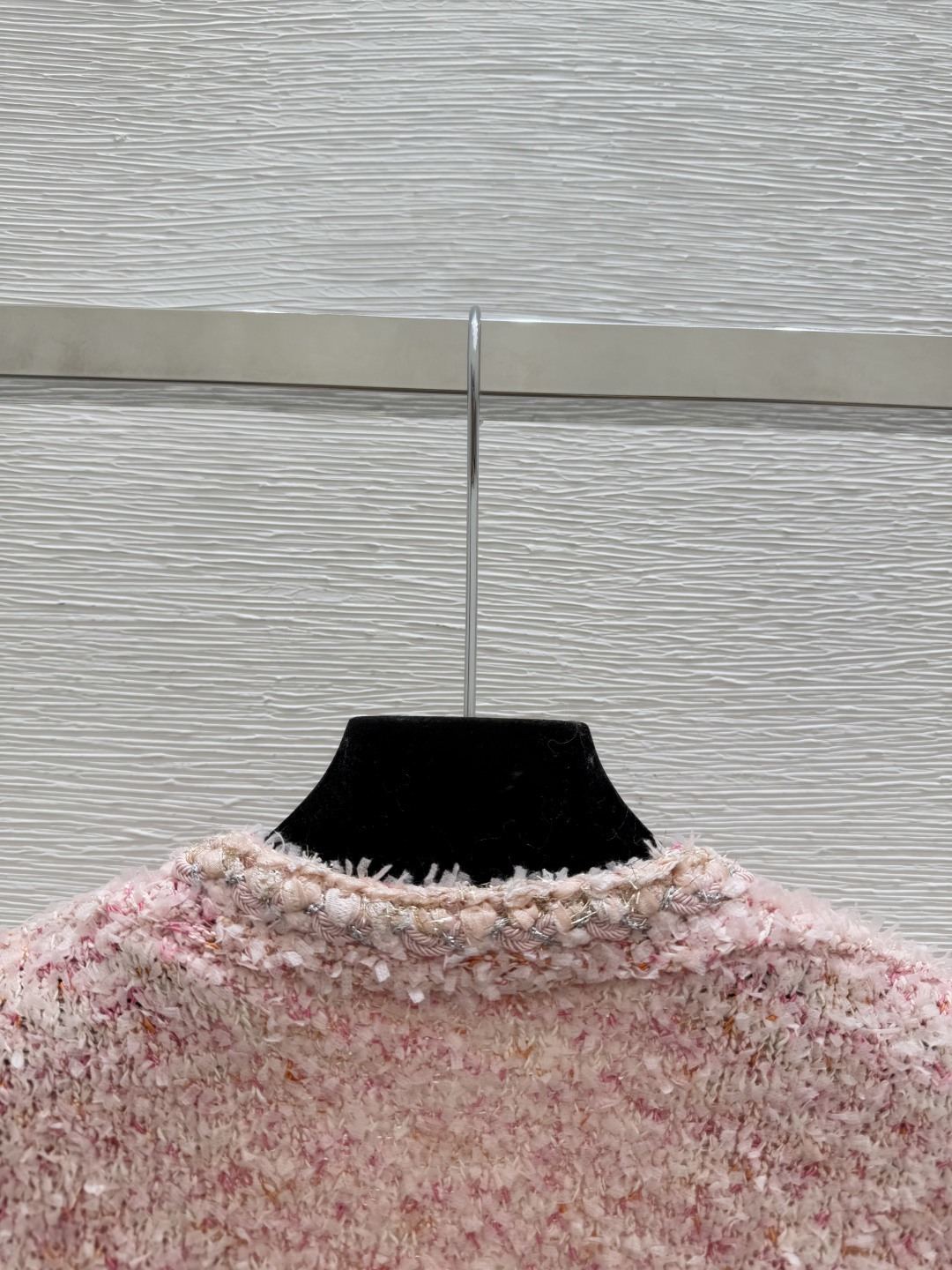 🆕CH家🆕 早秋新款 纯色提花V领针织长袖开衫颜色：粉色尺码：36.38.40👉