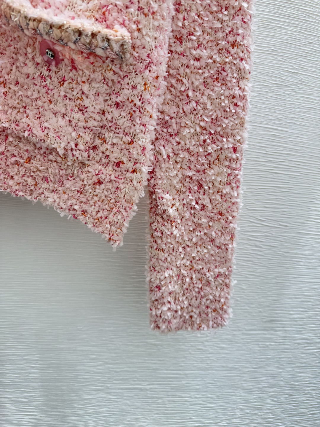 🆕CH家🆕 早秋新款 纯色提花V领针织长袖开衫颜色：粉色尺码：36.38.40👉