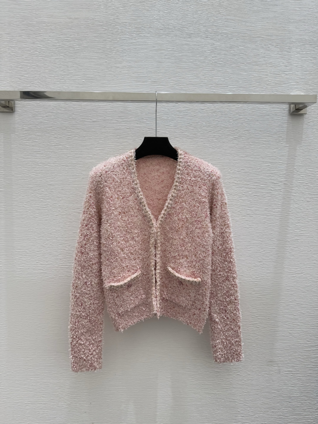 🆕CH家🆕 早秋新款 纯色提花V领针织长袖开衫颜色：粉色尺码：36.38.40👉