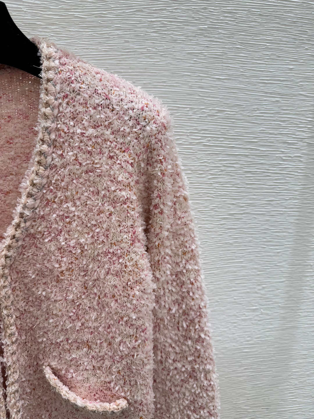 🆕CH家🆕 早秋新款 纯色提花V领针织长袖开衫颜色：粉色尺码：36.38.40👉