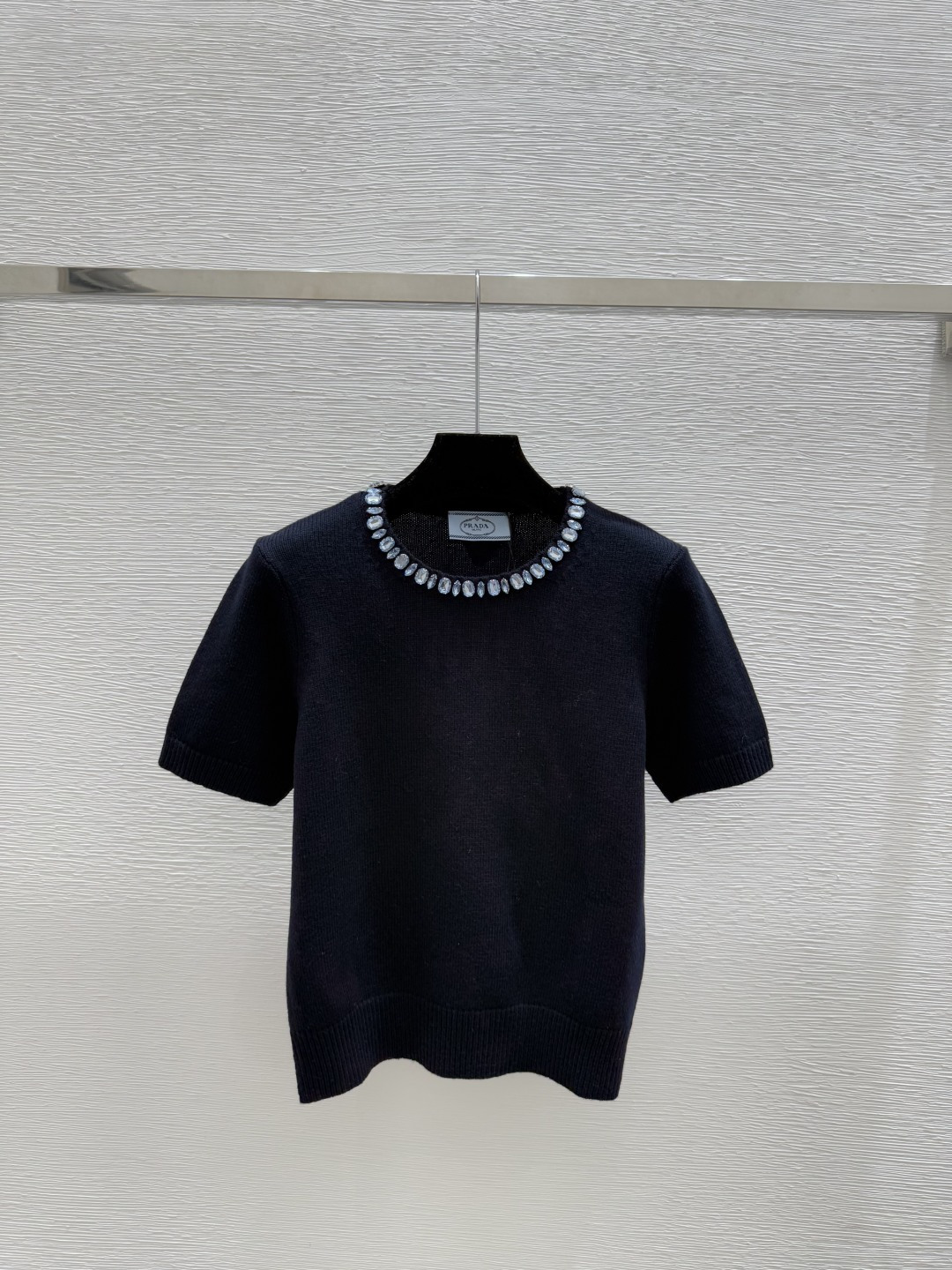 🆕P家🆕 夏季新款 重工钉珠圆领针织短袖颜色：灰色 咖啡 宝蓝尺码：36.38.40👉