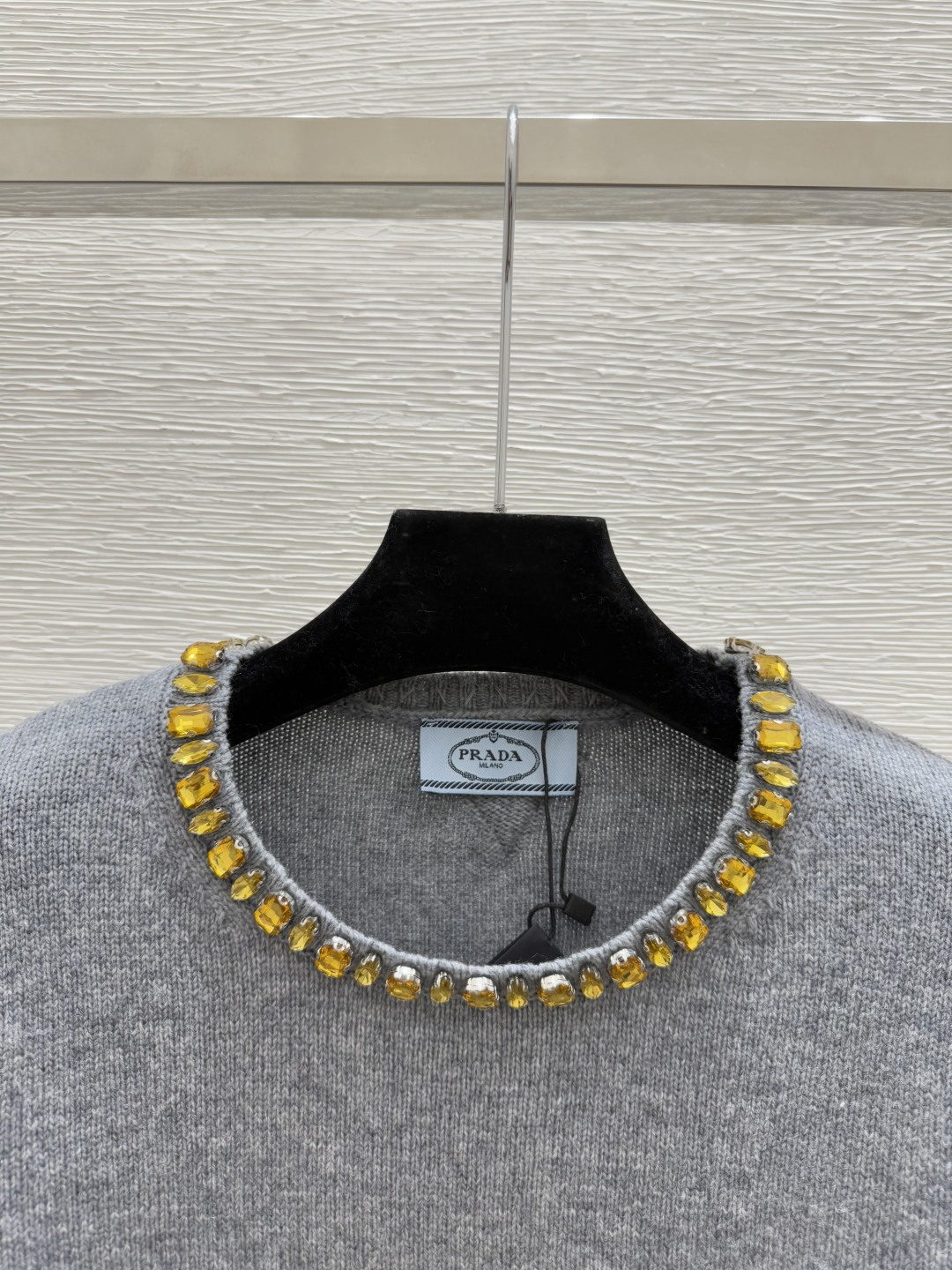 🆕P家🆕 夏季新款 重工钉珠圆领针织短袖颜色：灰色 咖啡 宝蓝尺码：36.38.40👉