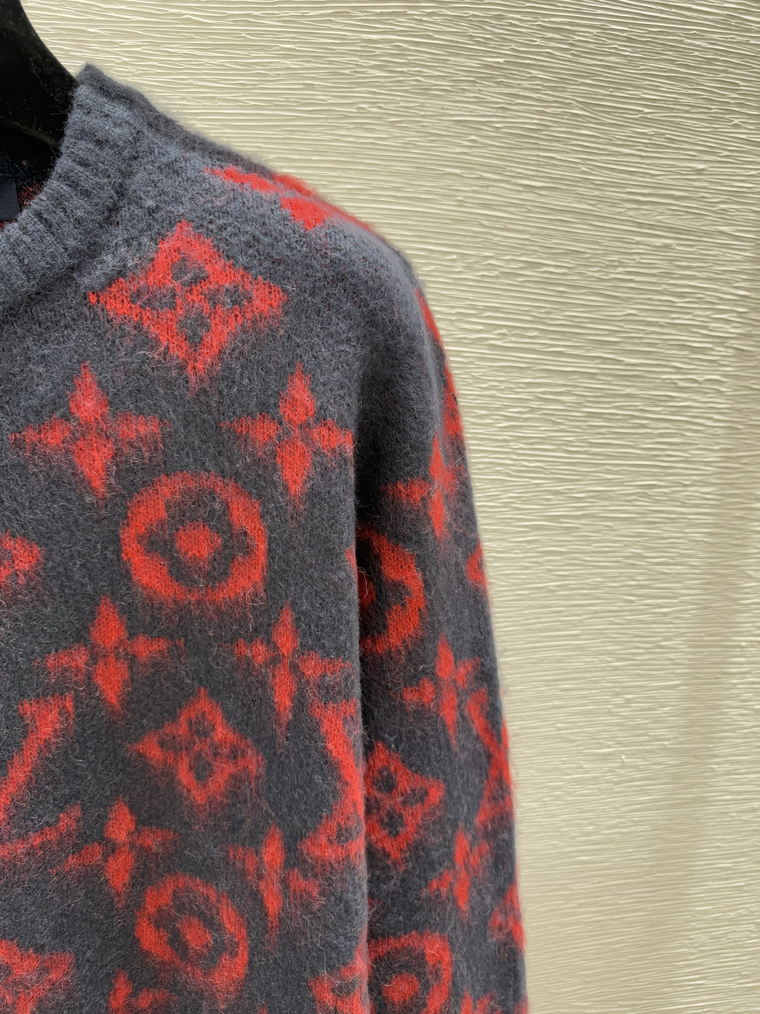 🆕L家🆕 早秋新款 撞色老花字母圆领针织长袖颜色：巴黎尺码：36.38.40👉