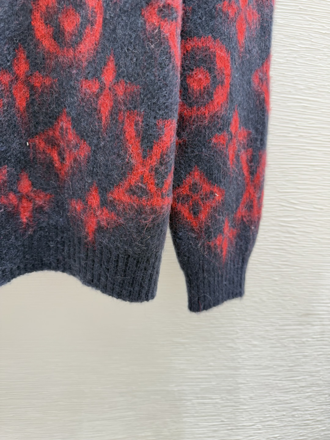 🆕L家🆕 早秋新款 撞色老花字母圆领针织长袖颜色：巴黎尺码：36.38.40👉