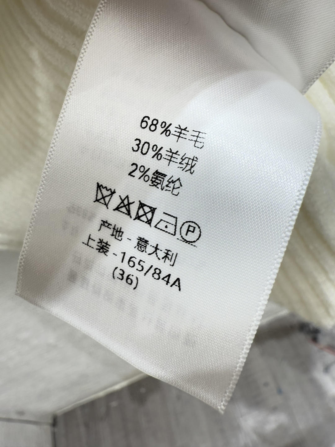 🆕D家🆕 早秋新款 纯色刺绣圆领针织长袖颜色：白色 粉色 灰色尺码：36.38.40👉