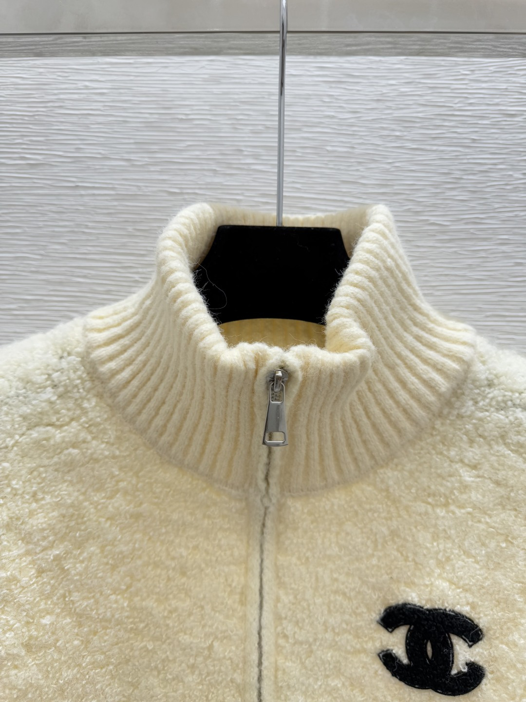 🆕CH家🆕 早秋新款 纯色高领简约针织长袖开衫颜色：白色 紫色尺码：36.38.40👉