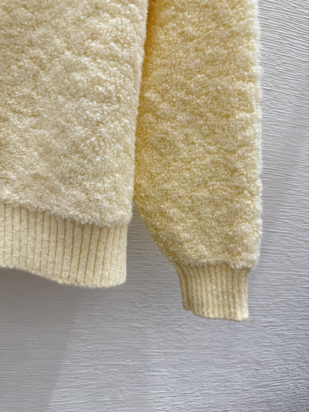 🆕CH家🆕 早秋新款 纯色高领简约针织长袖开衫颜色：白色 紫色尺码：36.38.40👉