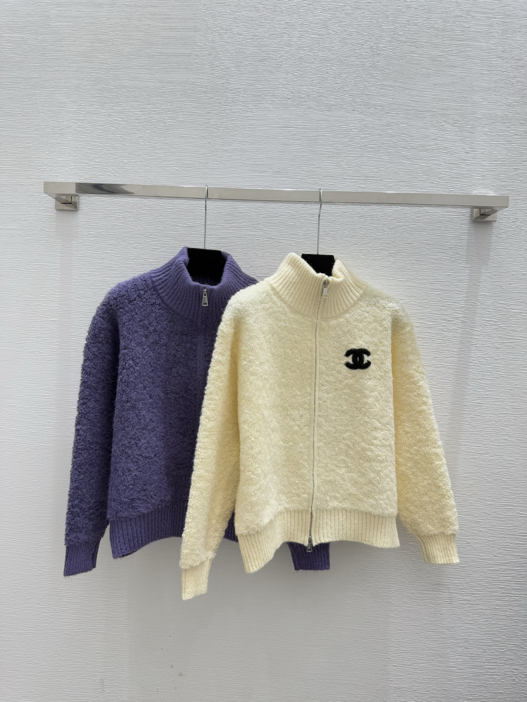 🆕CH家🆕 早秋新款 纯色高领简约针织长袖开衫颜色：白色 紫色尺码：36.38.40👉