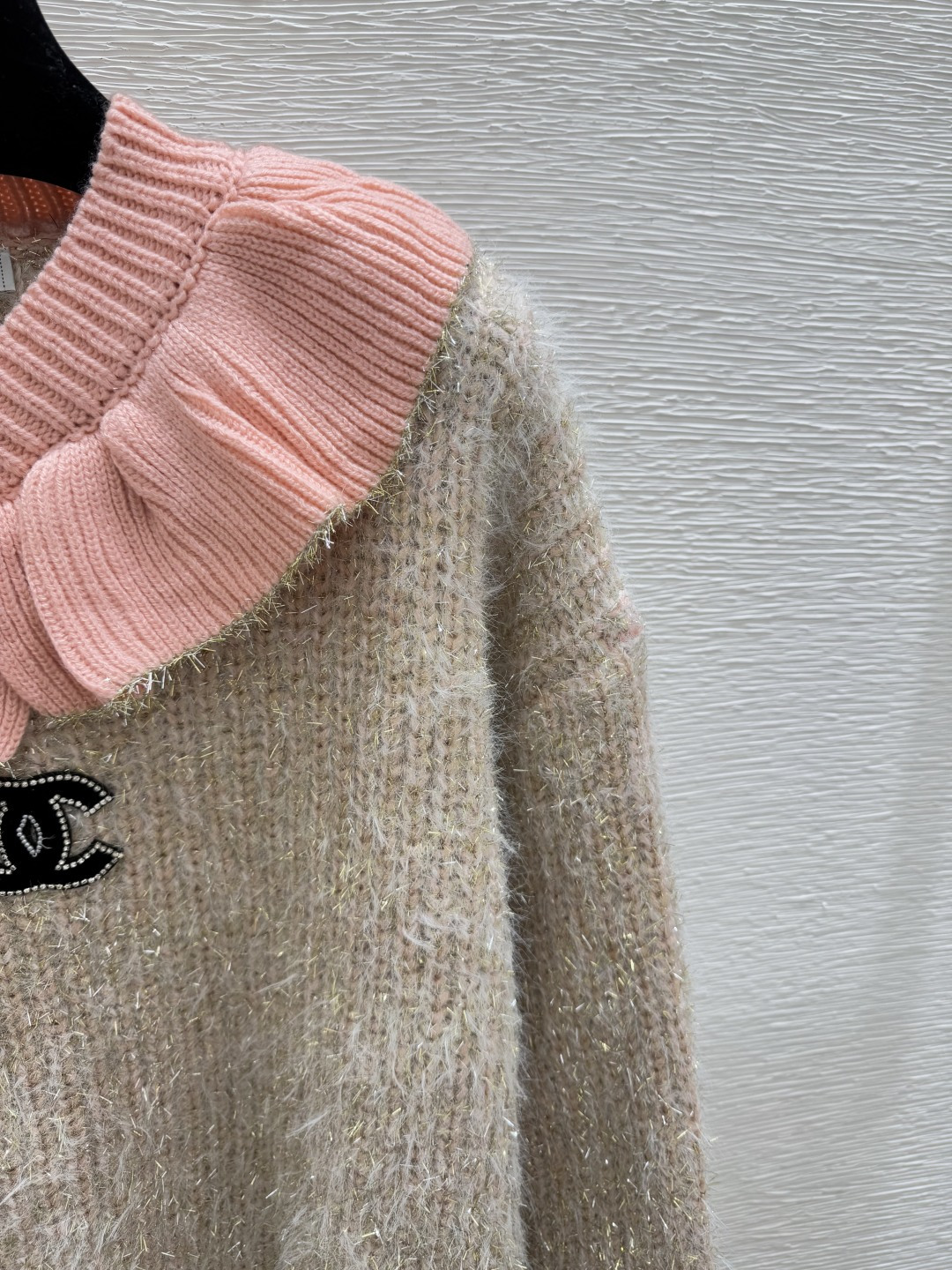 🆕CH家🆕 早秋新款 撞色花边金银线针织长袖颜色：粉色 黑色尺码：36.38.40👉