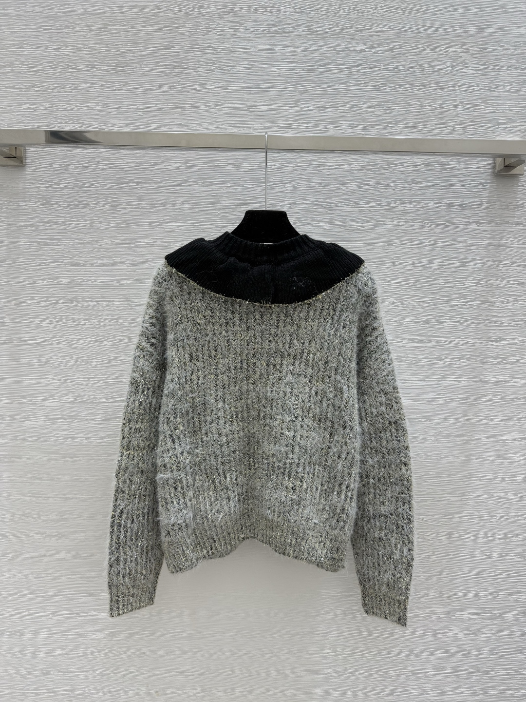 🆕CH家🆕 早秋新款 撞色花边金银线针织长袖颜色：粉色 黑色尺码：36.38.40👉