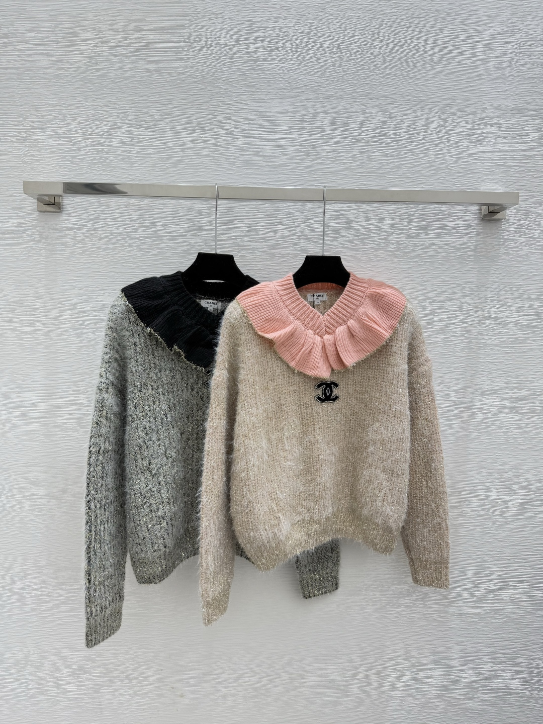 🆕CH家🆕 早秋新款 撞色花边金银线针织长袖颜色：粉色 黑色尺码：36.38.40👉