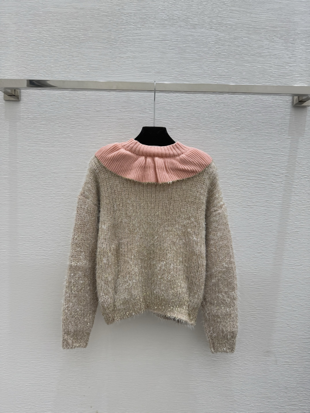 🆕CH家🆕 早秋新款 撞色花边金银线针织长袖颜色：粉色 黑色尺码：36.38.40👉