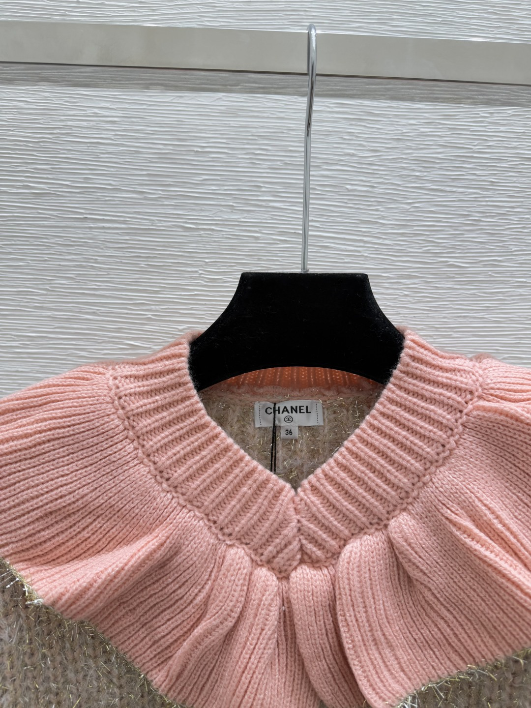 🆕CH家🆕 早秋新款 撞色花边金银线针织长袖颜色：粉色 黑色尺码：36.38.40👉