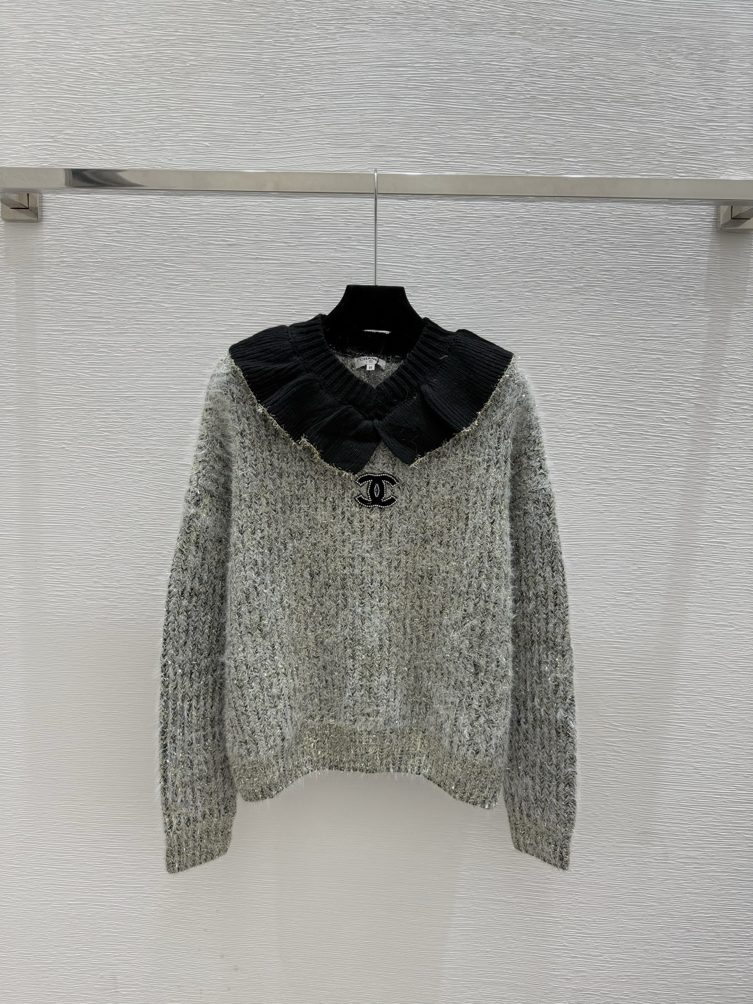 🆕CH家🆕 早秋新款 撞色花边金银线针织长袖颜色：粉色 黑色尺码：36.38.40👉