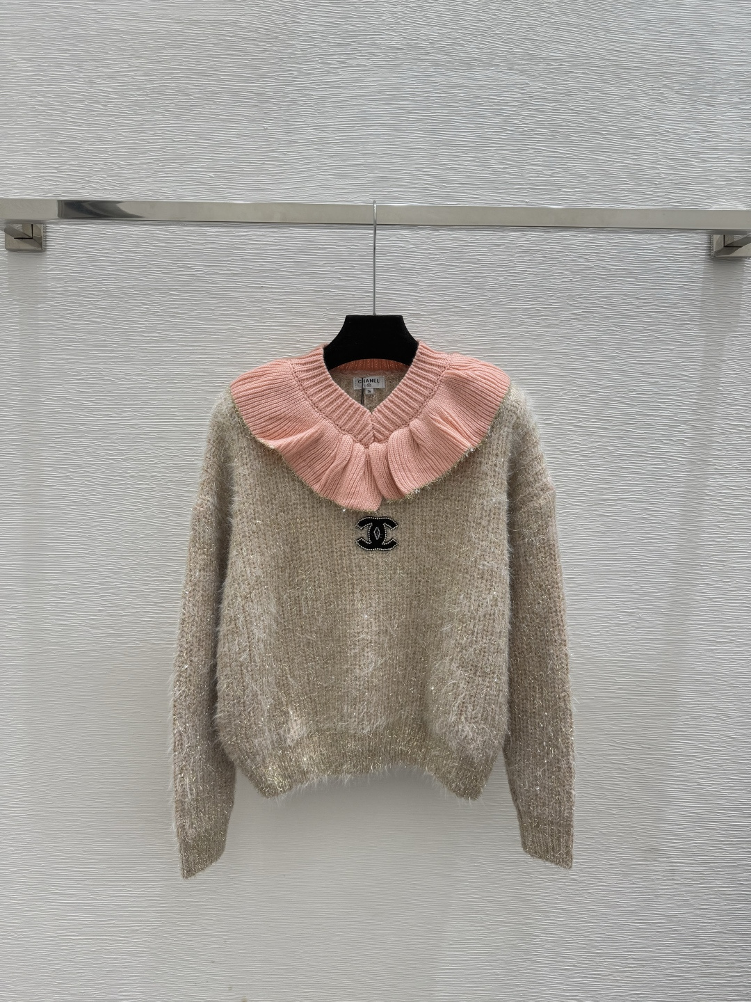 🆕CH家🆕 早秋新款 撞色花边金银线针织长袖颜色：粉色 黑色尺码：36.38.40👉