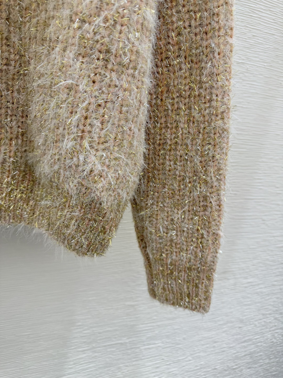 🆕CH家🆕 早秋新款 撞色花边金银线针织长袖颜色：粉色 黑色尺码：36.38.40👉