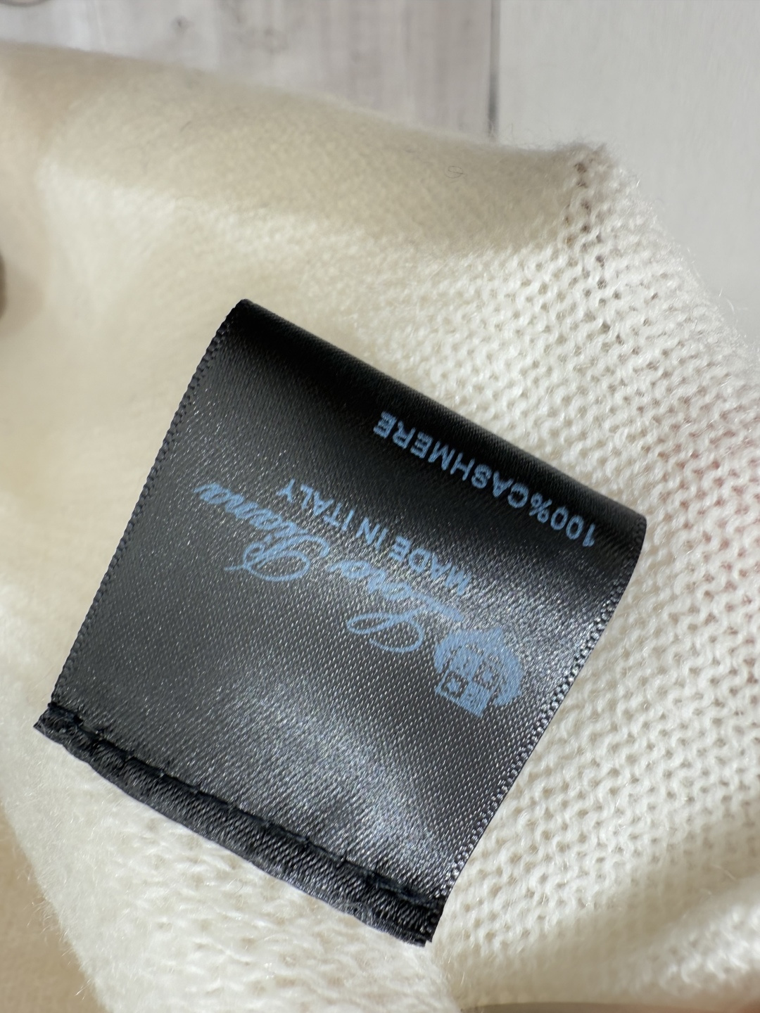 🆕LP家🆕 早秋新款 撞色条纹简约针织披肩颜色：杏色 灰色尺码：36.38.40👉