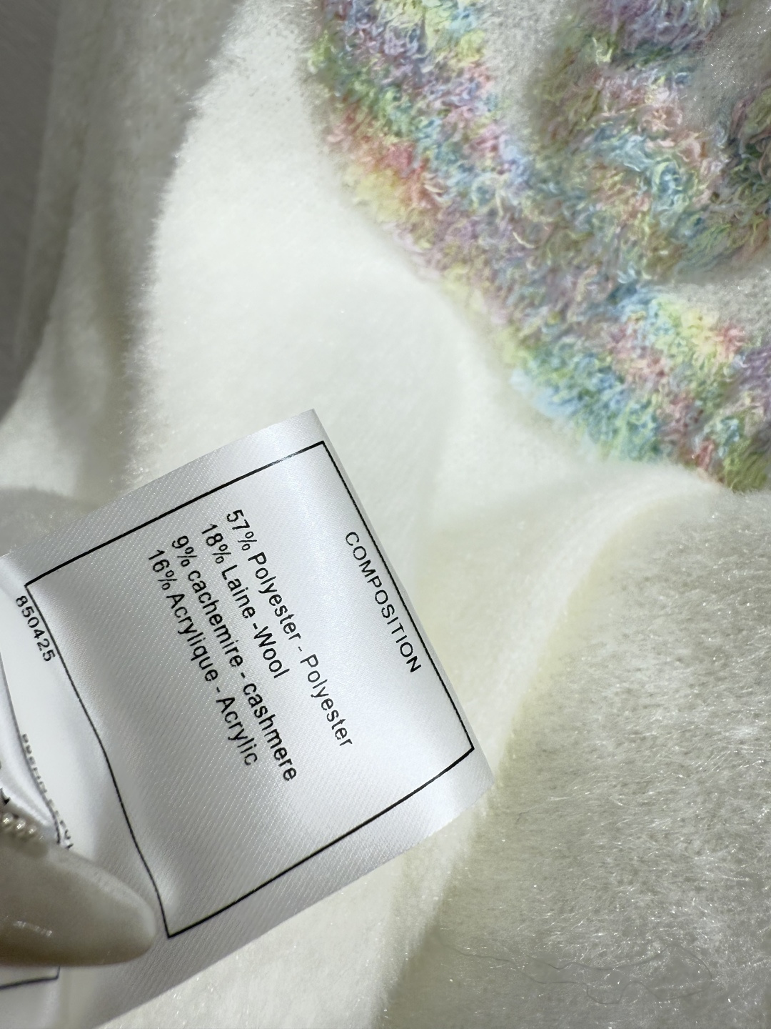 🆕CH家🆕 早秋新款 彩色字母提花圆领针织长袖颜色：白色 尺码：36.38.40👉