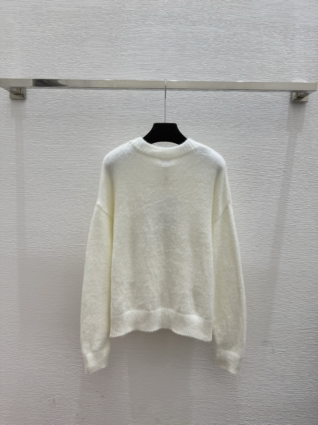 🆕CH家🆕 早秋新款 彩色字母提花圆领针织长袖颜色：白色 尺码：36.38.40👉